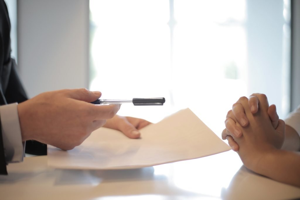 photo de signature de contrat