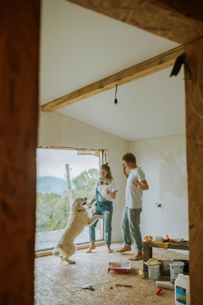 couple dans une maison