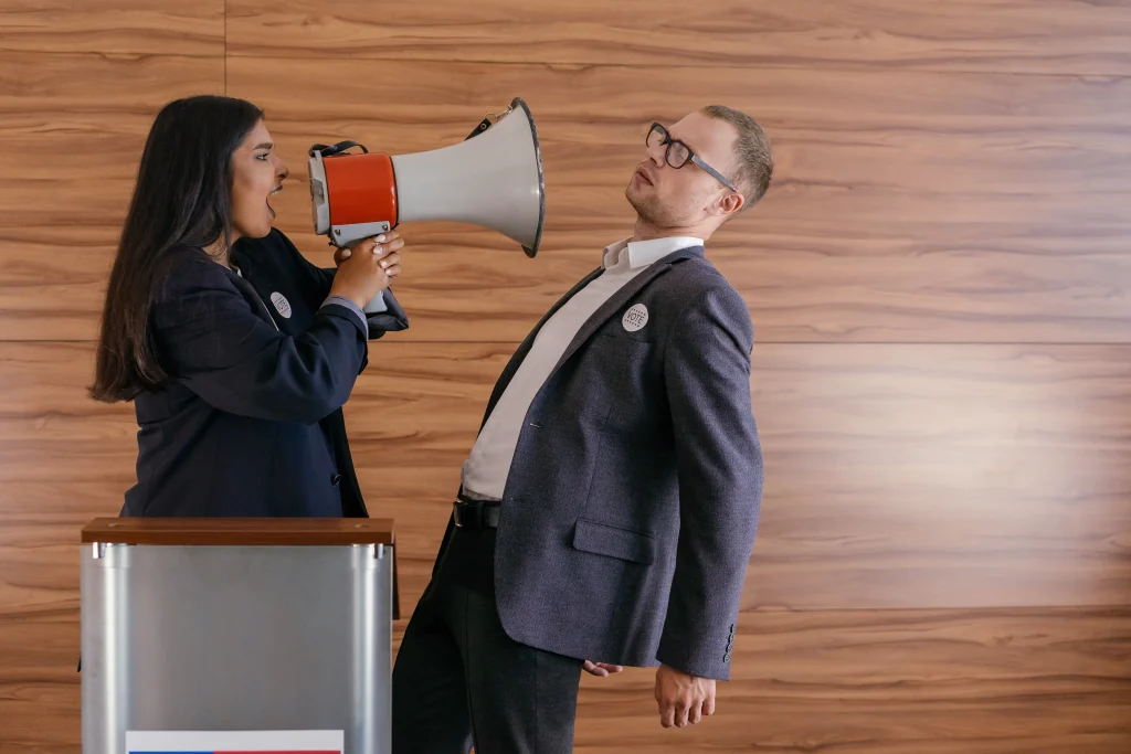 photo de personnes qui ont des litiges